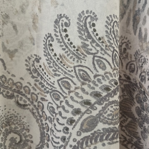 Chico’s Sheer Cream and Gray Paisley Blouse Size 2 - Picture 5 of 6
